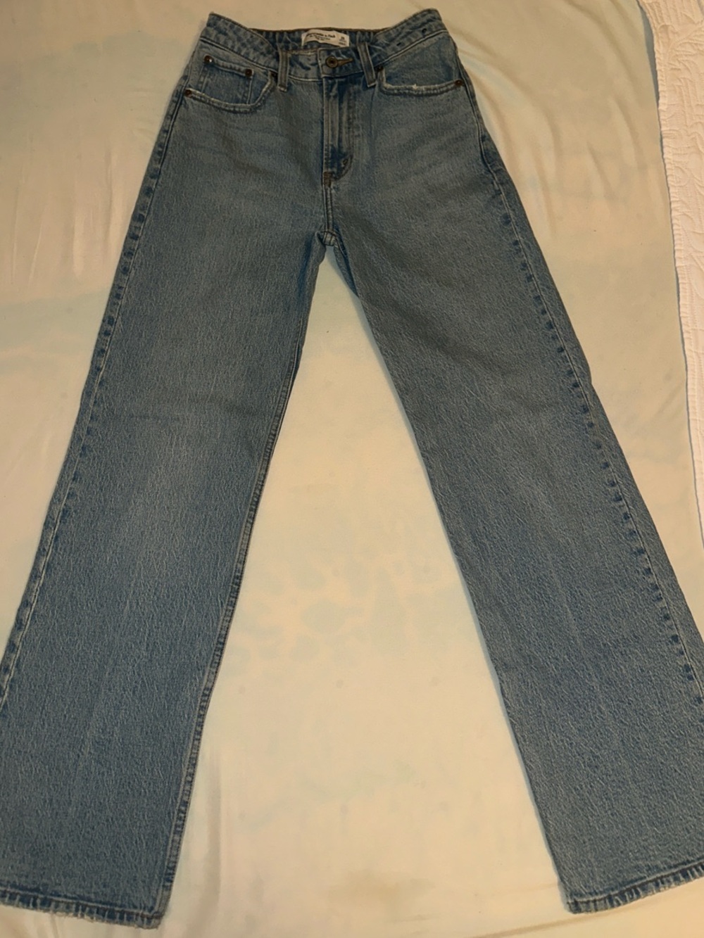 Abercrombie & Fitch The 90s Relaxed Jean High Rise Curve Love